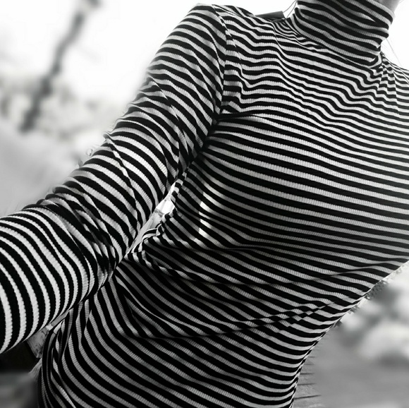 C&C California NWT black & white stripe turtleneck - Picture 4 of 4